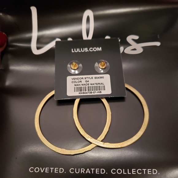 Lulus Lively Light gold hoops hammered 3" - Picture 7 of 8